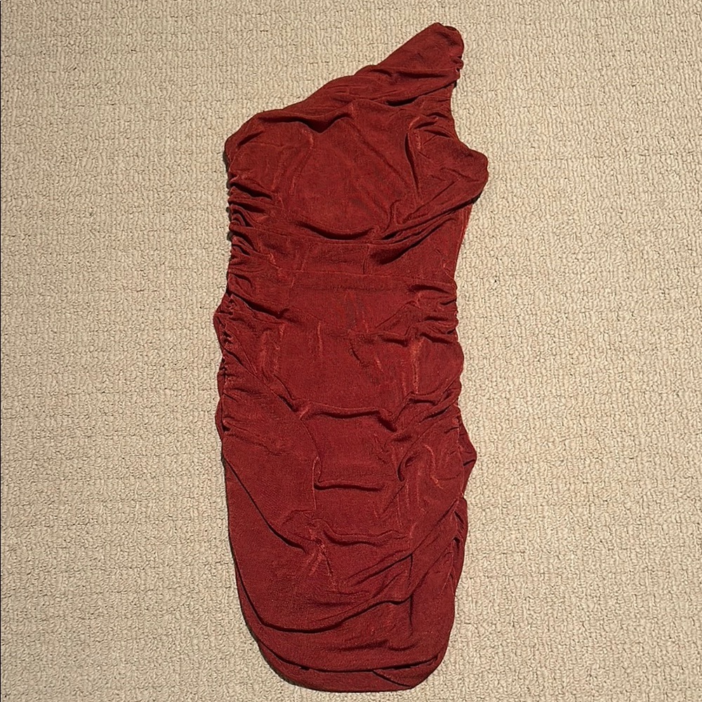 Lucy in the Sky One-Shoulder Ruched Mini Dress in Rust - Picture 2 of 5